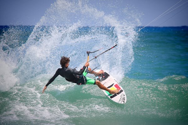 Essais de planches de kitesurf : guide et avis d'experts